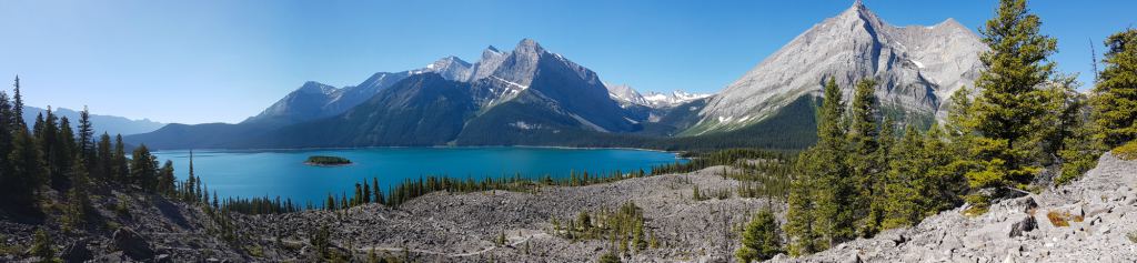 A panoramic shot of a lake and mountains