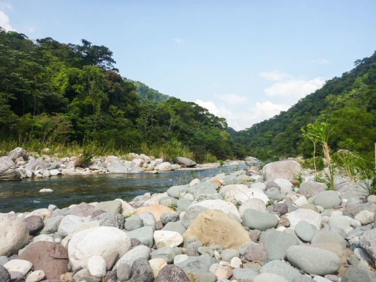 DUMB TOURIST MOMENT #172 – THAT TIME WE ACCIDENTALLY BROKE INTO A GROCERY STORE IN HONDURAS